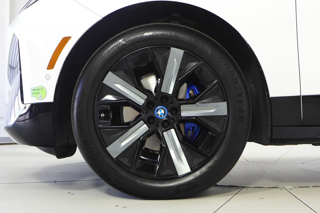 Thumbnail: 2023 BMW iX - 5