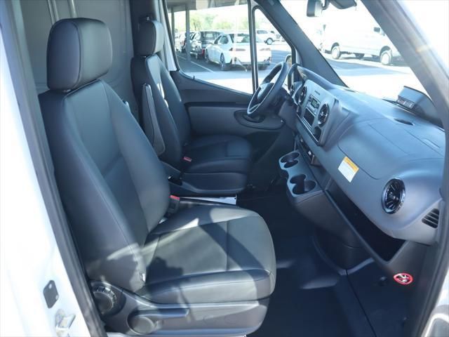 Thumbnail: 2025 Mercedes-Benz Sprinter - 20