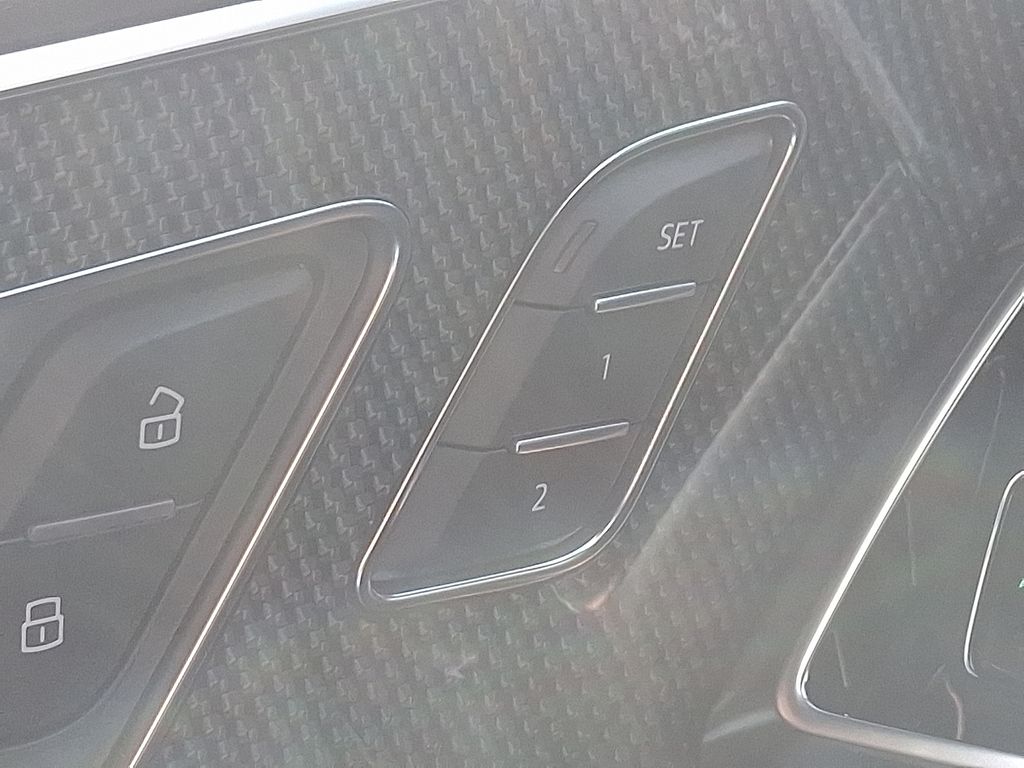 Thumbnail: 2021 Audi SQ7 - 26