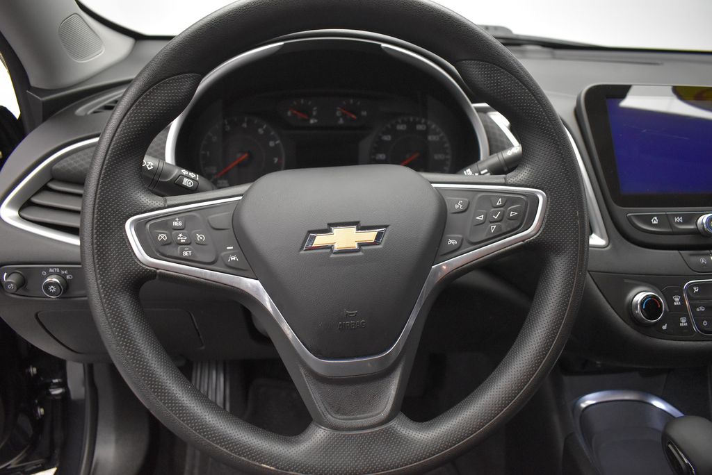 Thumbnail: 2022 Chevrolet Malibu - 17