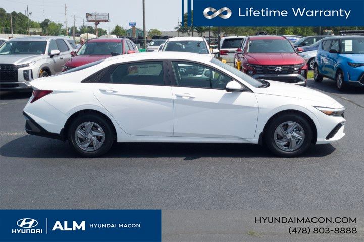 New 2026 White Hyundai SE image 5