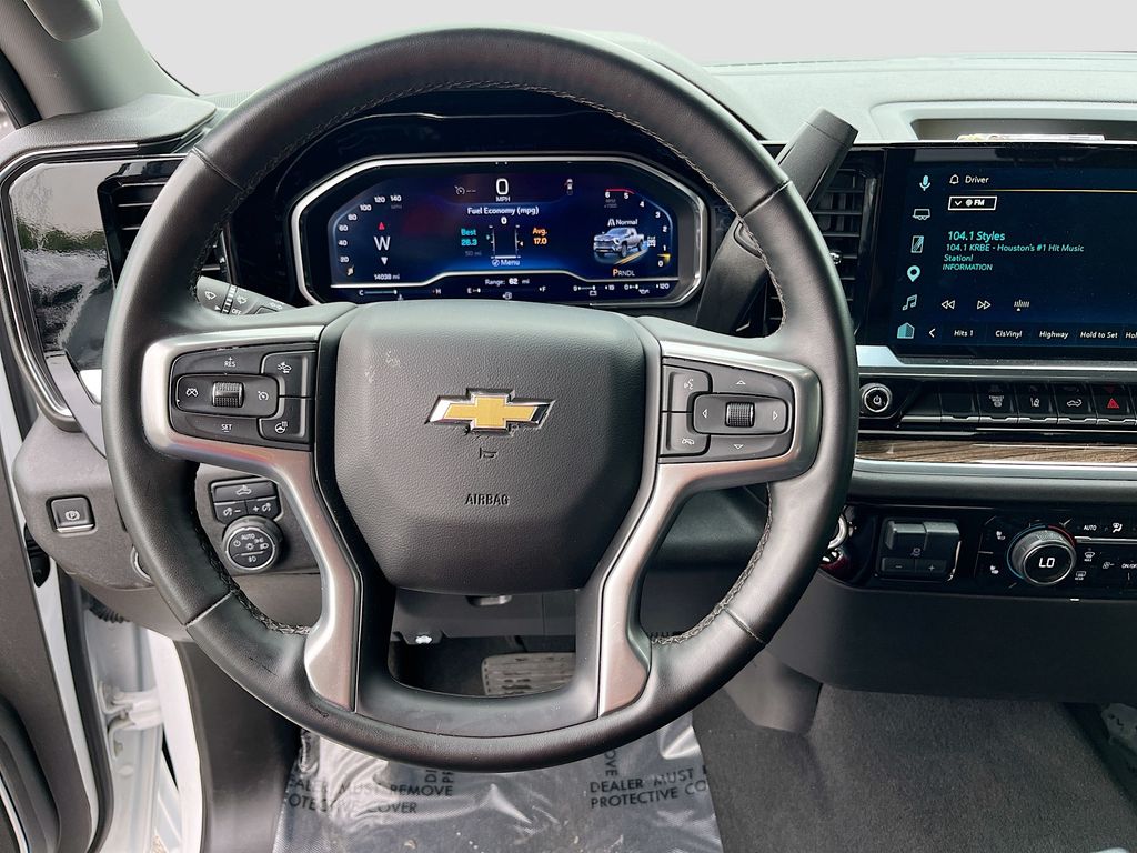 Used 2025 White Chevrolet LT image 11