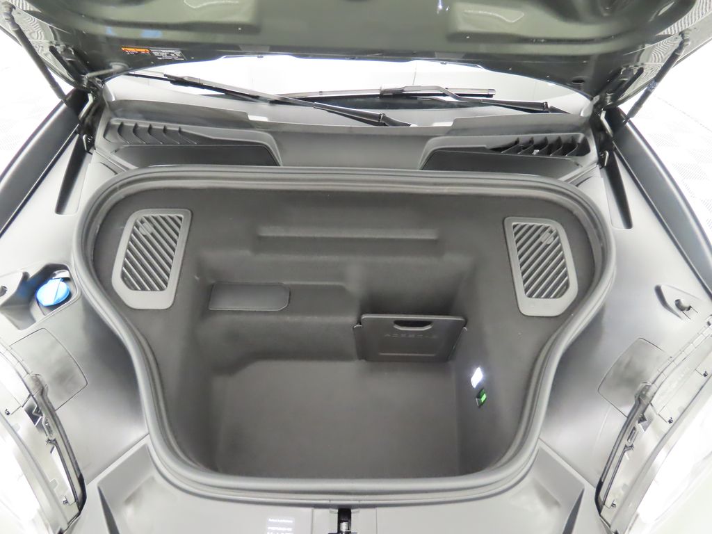 Thumbnail: 2025 Porsche Macan - 32