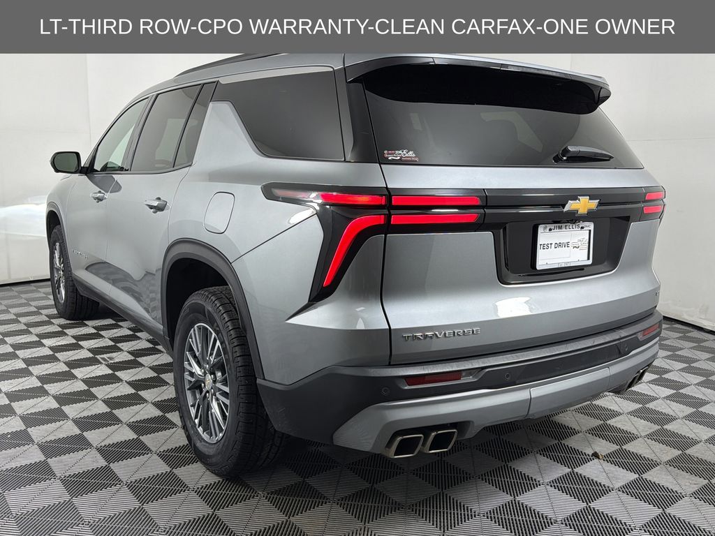 used 2024 Chevrolet Traverse car, priced at $31,900