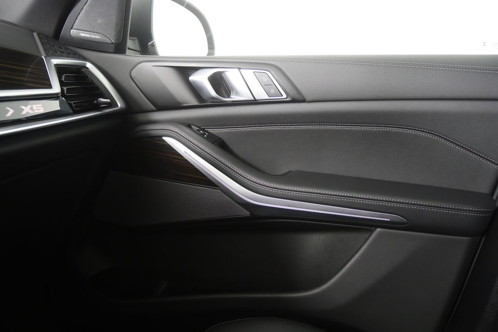 Thumbnail: 2025 BMW X5 - 27
