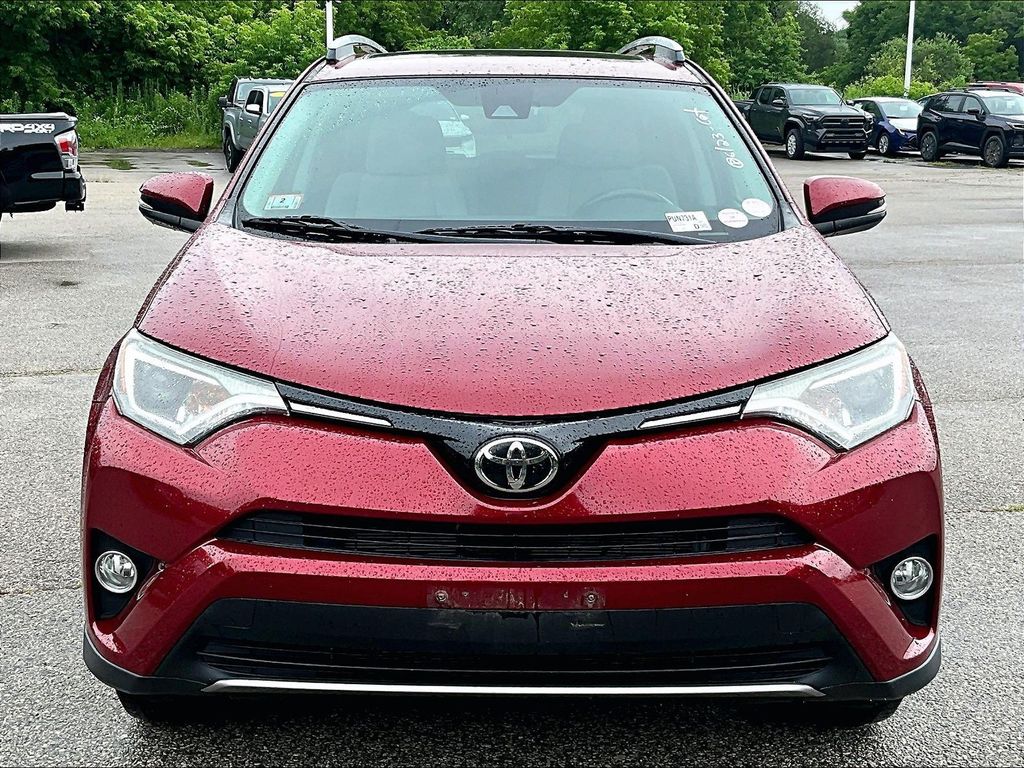2018 Toyota RAV4 — photo 2