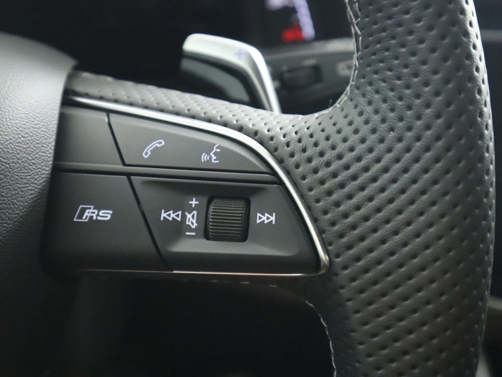 Thumbnail: 2025 Audi RS Q8 - 13