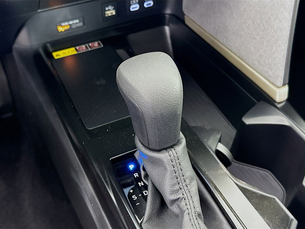 2026 Toyota Camry LE - Photo 12