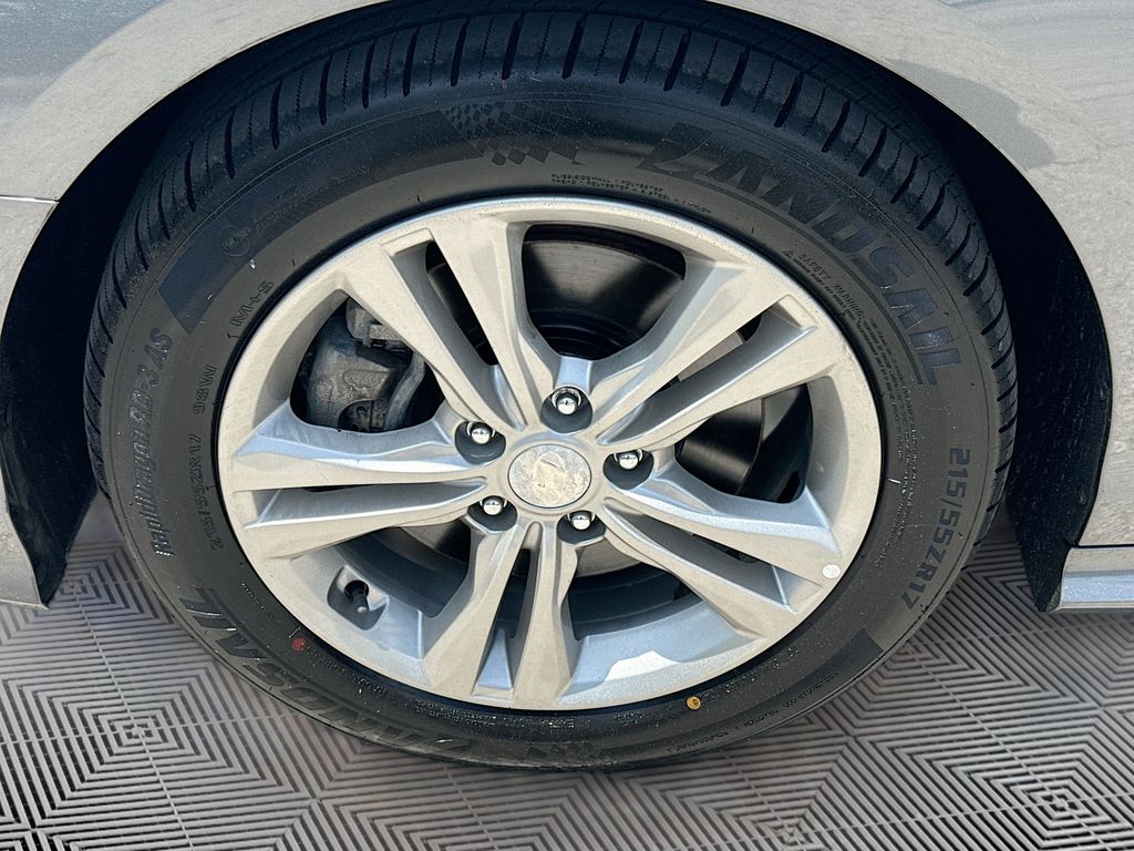Used 2018 Gray Hyundai Sport+ image 33
