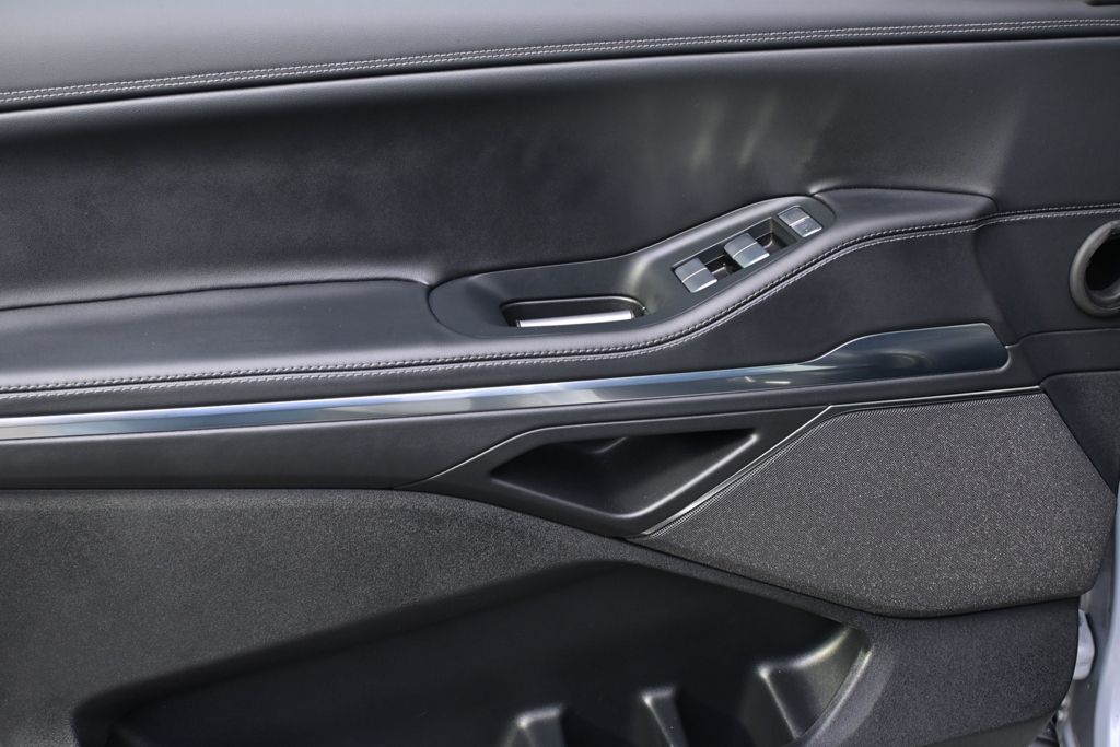 New 2025 White Lincoln Reserve image 23