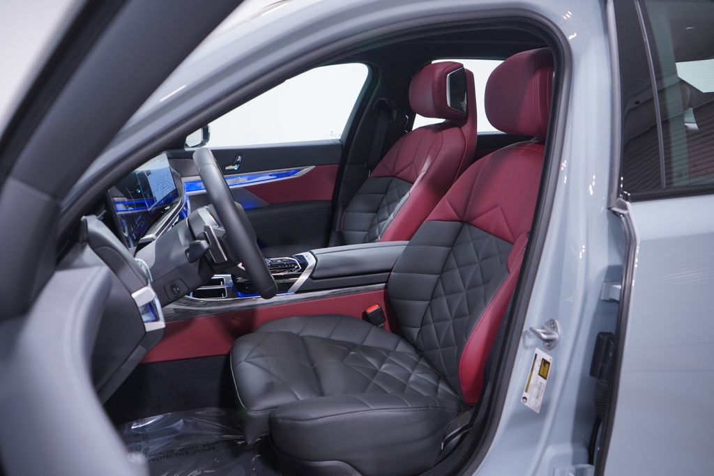 Thumbnail: 2025 BMW 7 Series - 7
