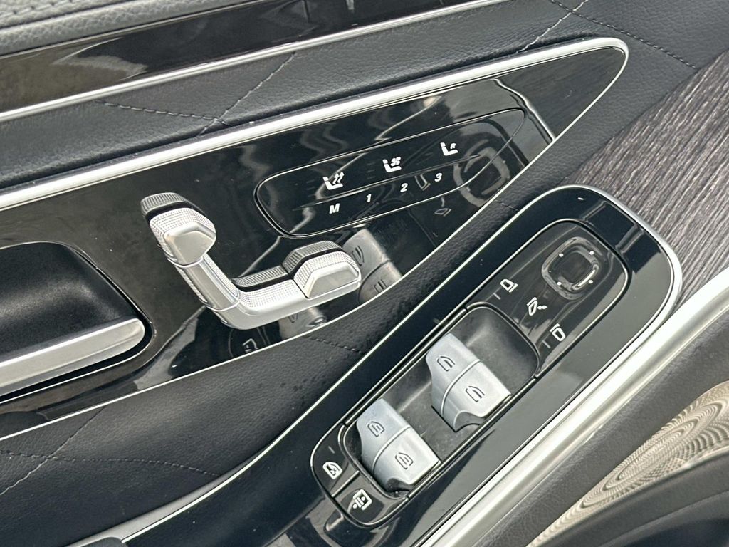 Thumbnail: 2022 Mercedes-Benz S-Class - 30