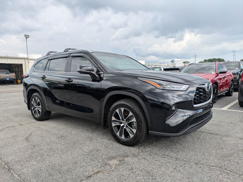 2024 Toyota Highlander Hybrid XLE