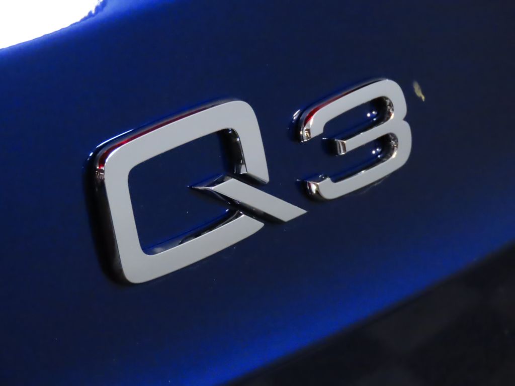 Thumbnail: 2025 Audi Q3 - 9