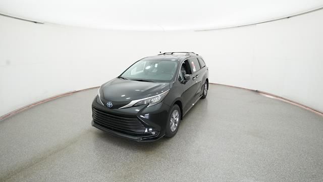 2025 Toyota Sienna XLE -
                Duluth, GA