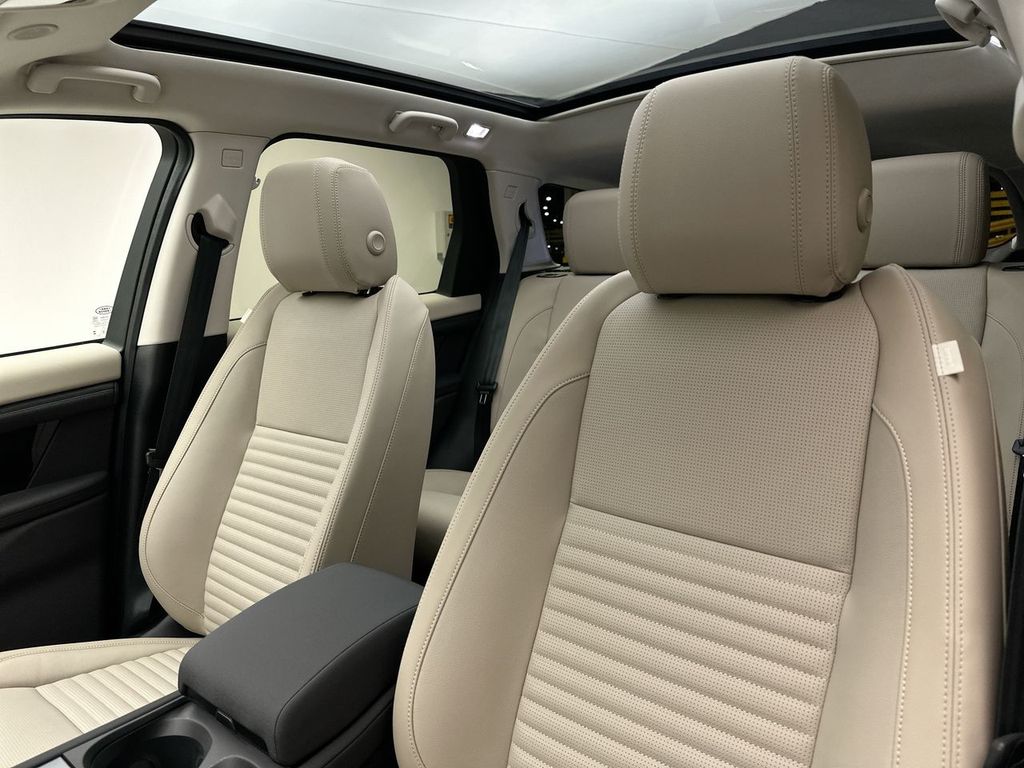Thumbnail: 2025 Land Rover Discovery Sport - 8
