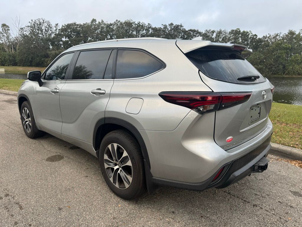 2024 Toyota Highlander XLE 3