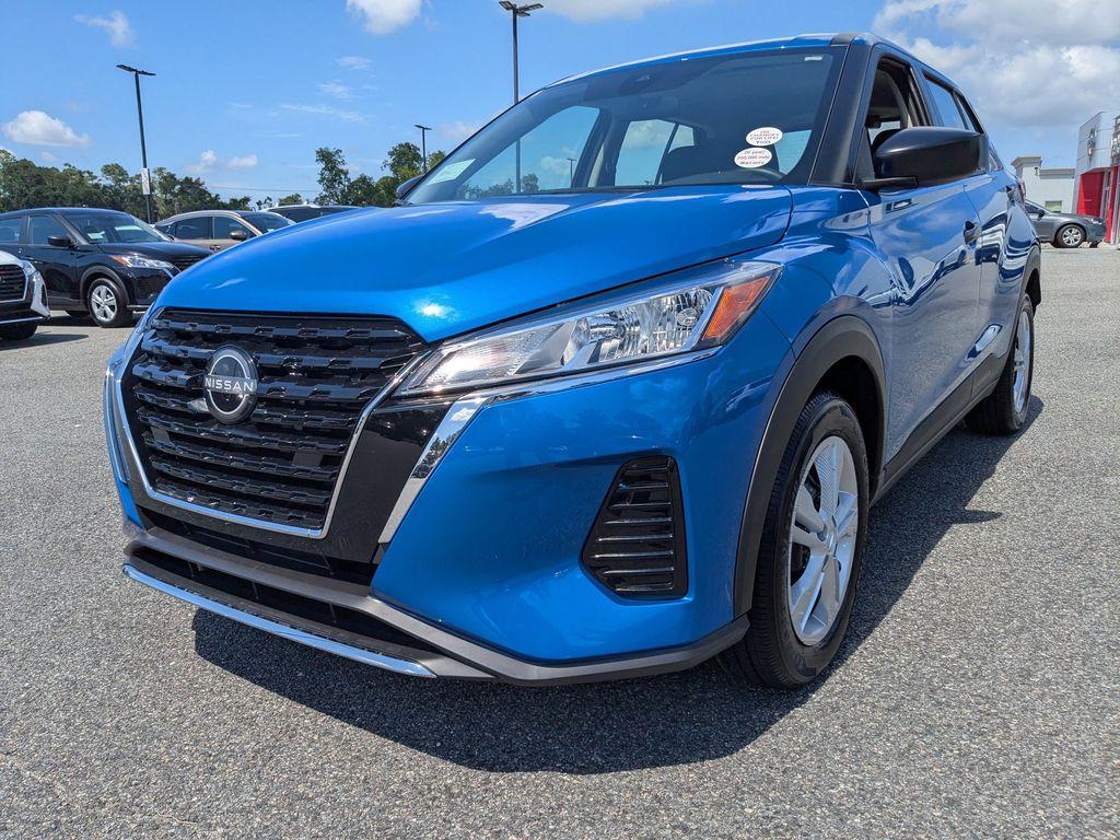 New 2025 Nissan Kicks Play SUV