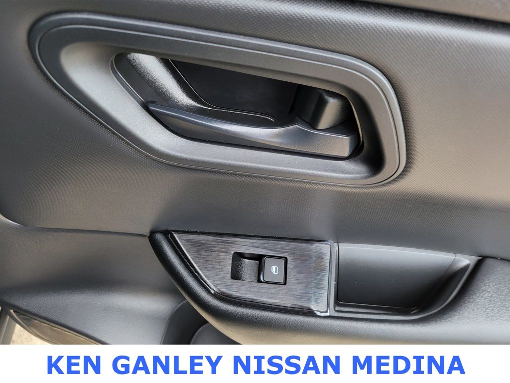 2025 Nissan Rogue S photo
