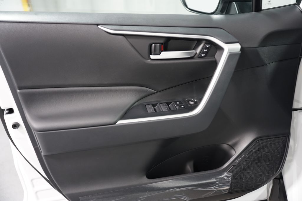 Thumbnail: 2025 Toyota RAV4 - 30