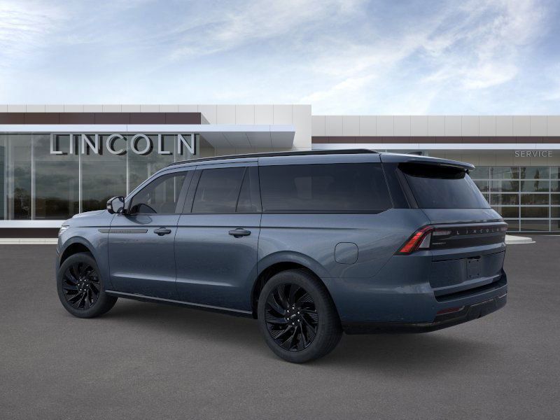 Thumbnail: 2025 Lincoln Navigator L - 4
