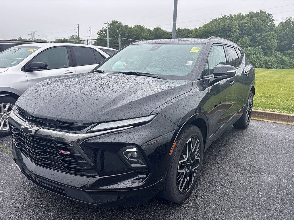 View vehicle photo 4