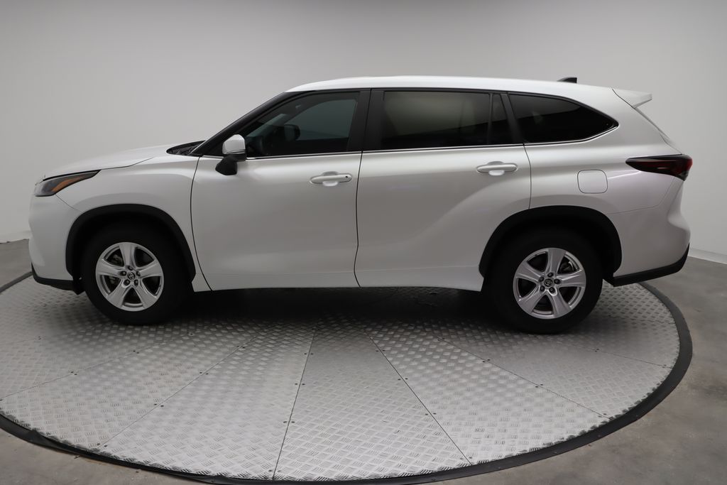2024 Toyota Highlander LE 12