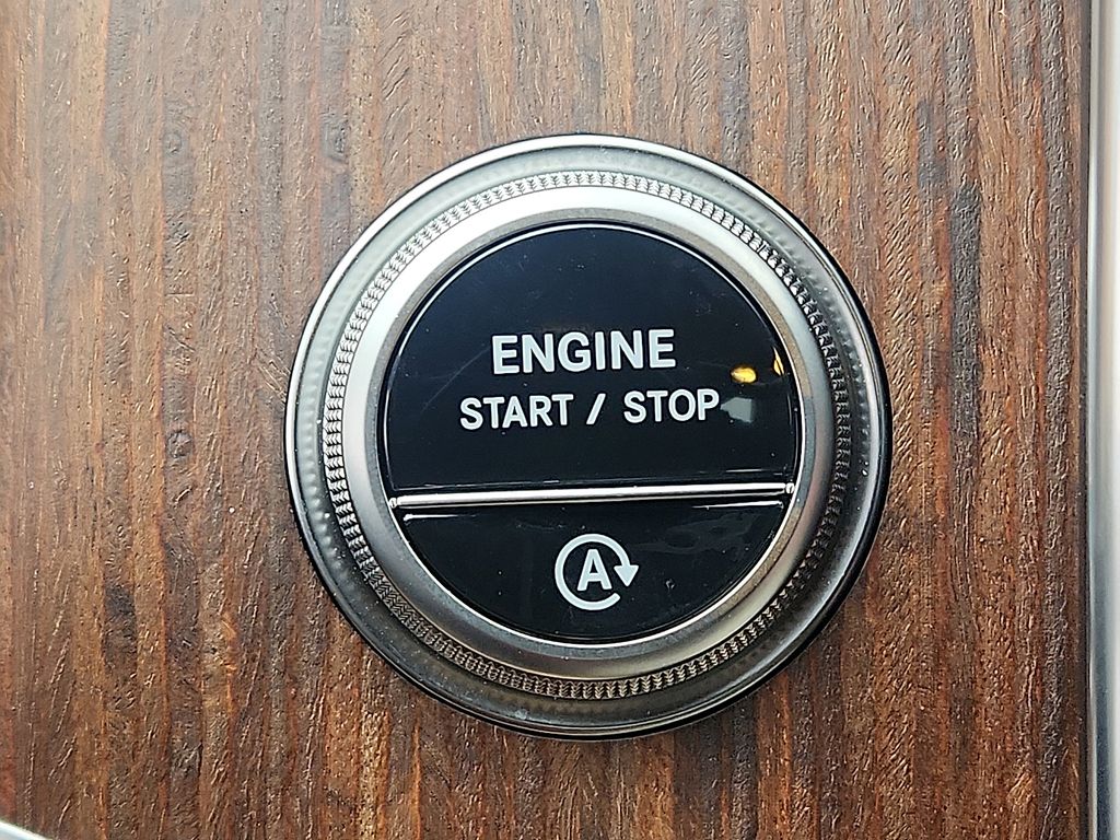 Thumbnail: 2025 Mercedes-Benz GLC - 26