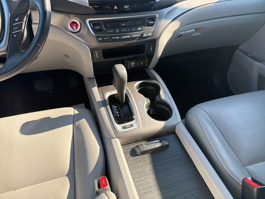 Thumbnail: 2018 Honda Pilot - 17