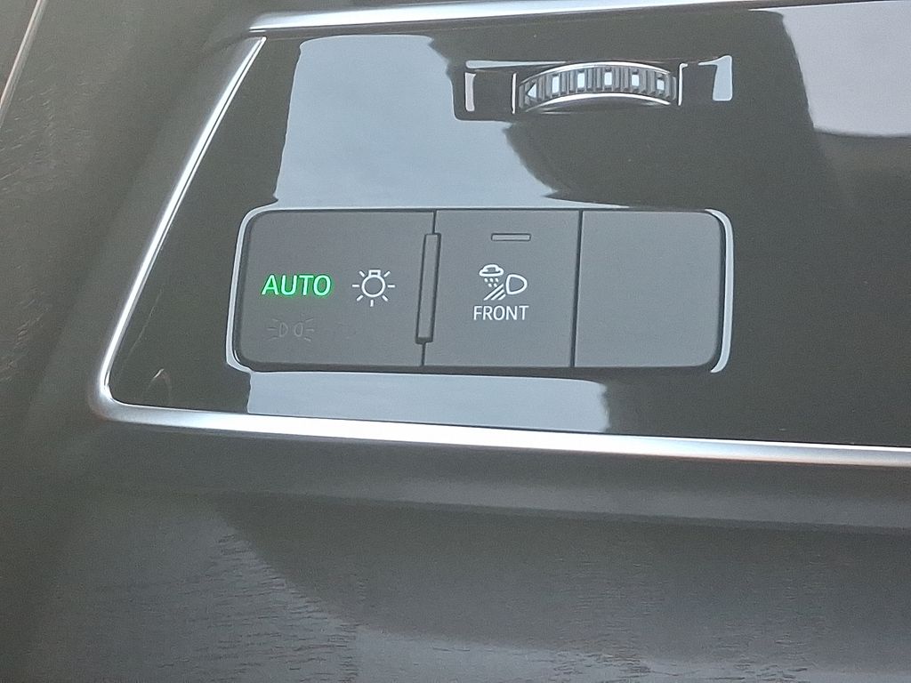 Thumbnail: 2023 Audi Q8 - 24