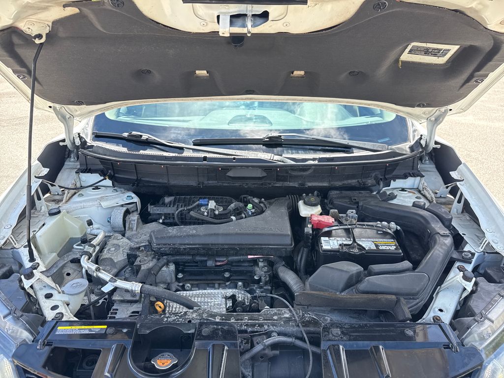 Used 2014 White Nissan SL image 32