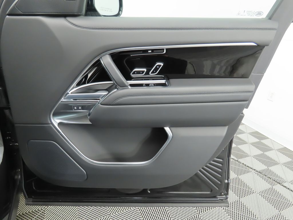 Thumbnail: 2025 Land Rover Range Rover - 25