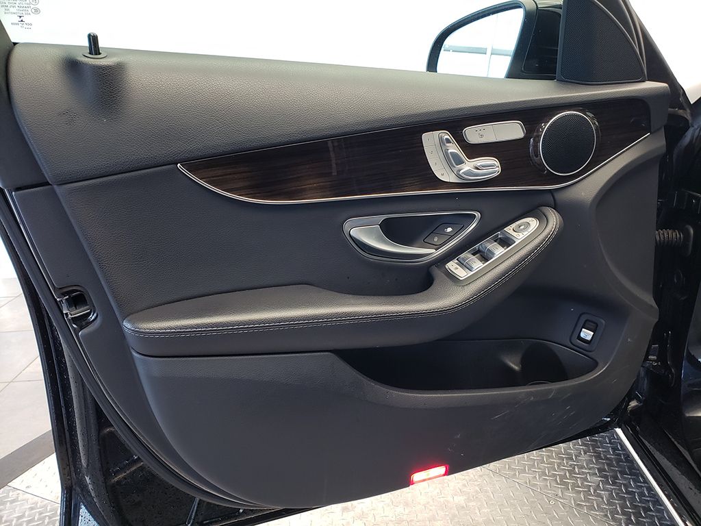 Thumbnail: 2017 Mercedes-Benz C-Class - 9