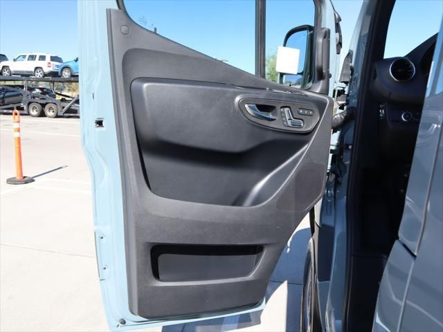 Thumbnail: 2025 Mercedes-Benz Sprinter - 24