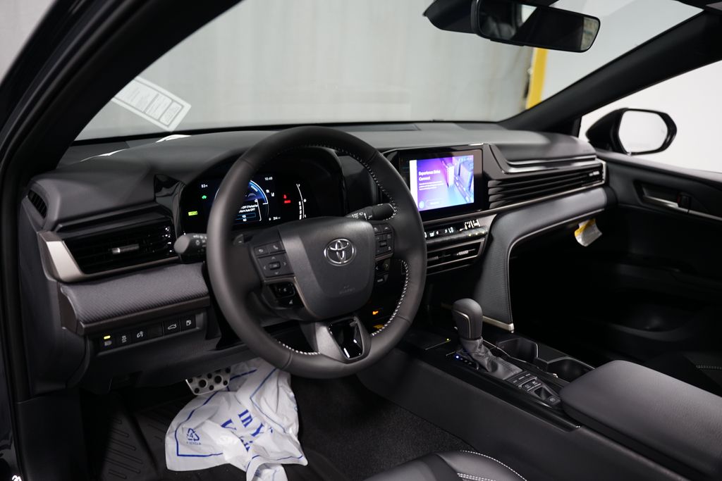 2025 Toyota Camry SE 11