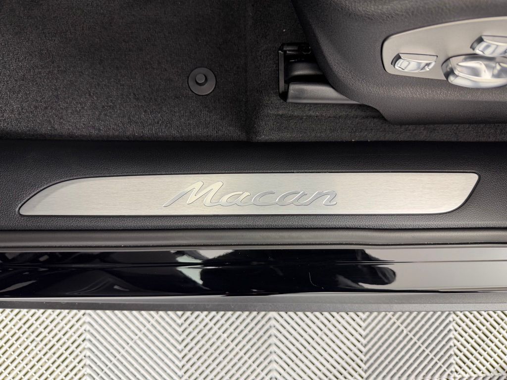 Thumbnail: 2026 Porsche Macan - 21