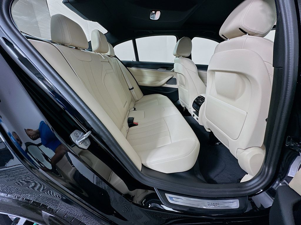 Thumbnail: 2023 BMW 5 Series - 28