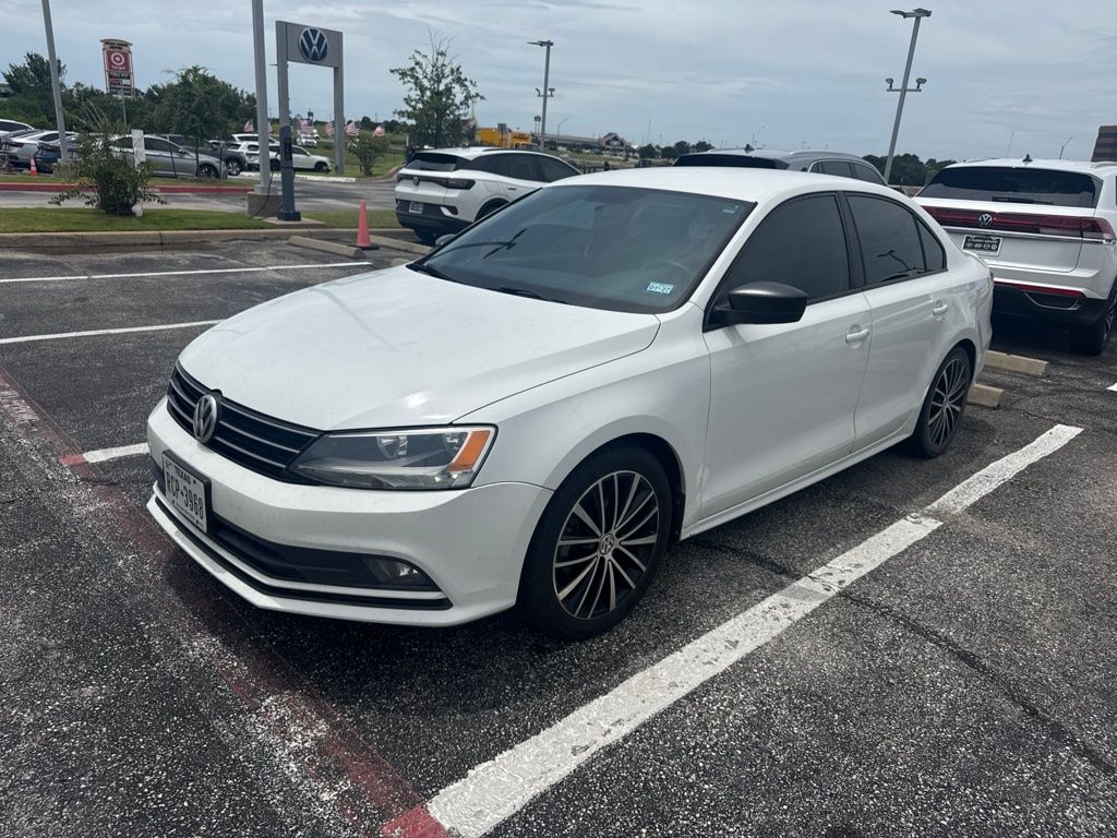 White 2015 Volkswagen Jetta Sedan Front-Wheel Drive 6-Speed Automatic