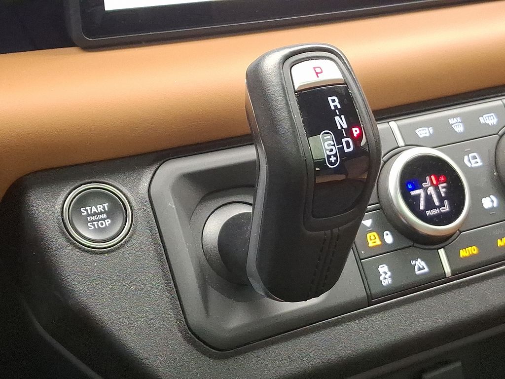 Thumbnail: 2023 Land Rover Defender - 15