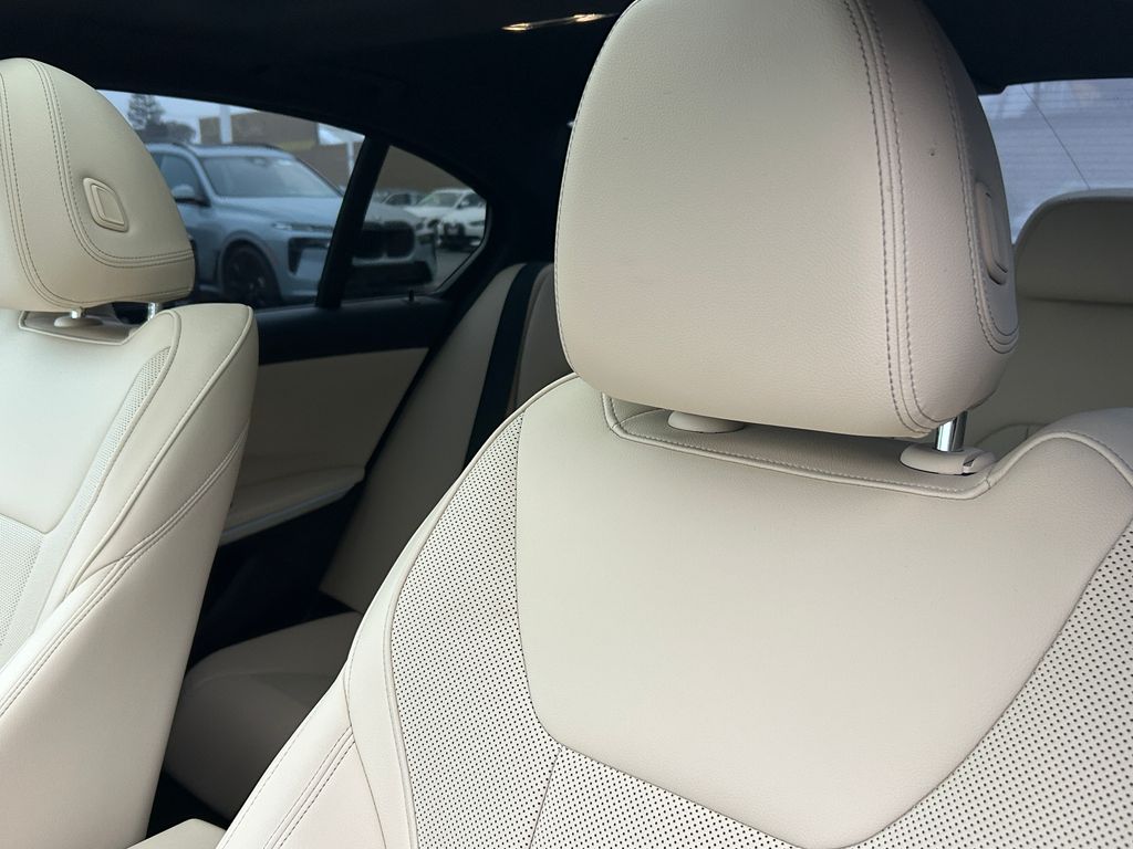 Thumbnail: 2023 BMW 3 Series - 14