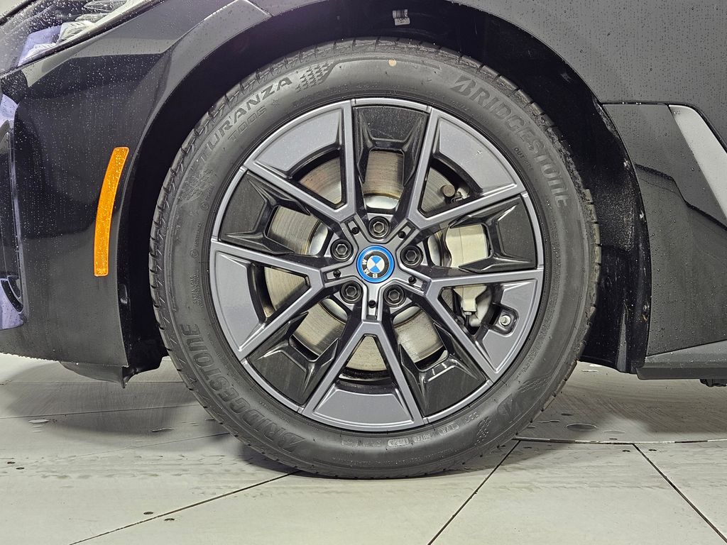 Thumbnail: 2023 BMW i4 - 5