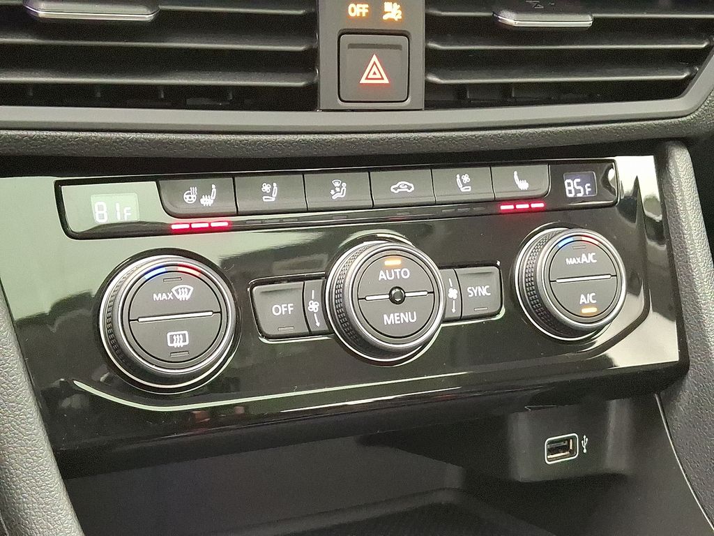 Thumbnail: 2019 Volkswagen Jetta - 16