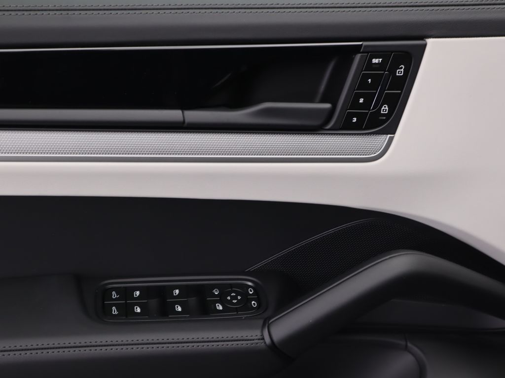 Thumbnail: 2025 Porsche Cayenne - 26