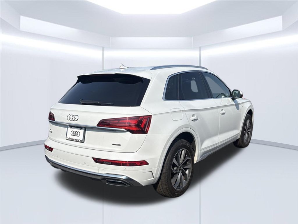 Thumbnail: 2023 Audi Q5 - 4