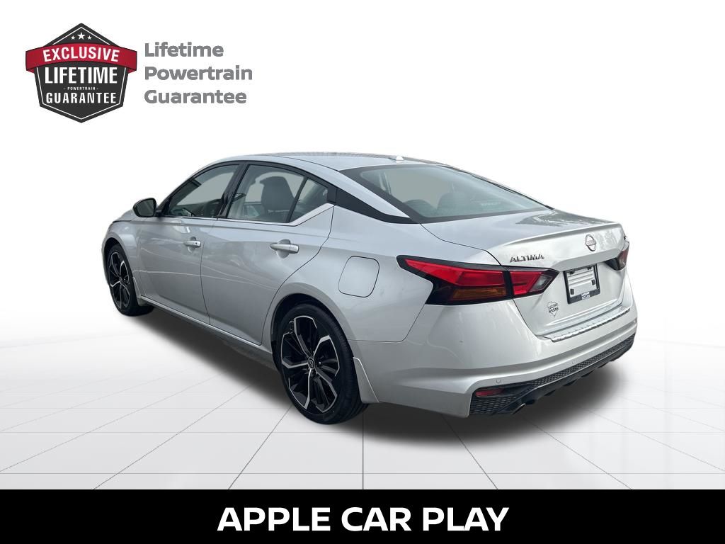 View vehicle photo 4