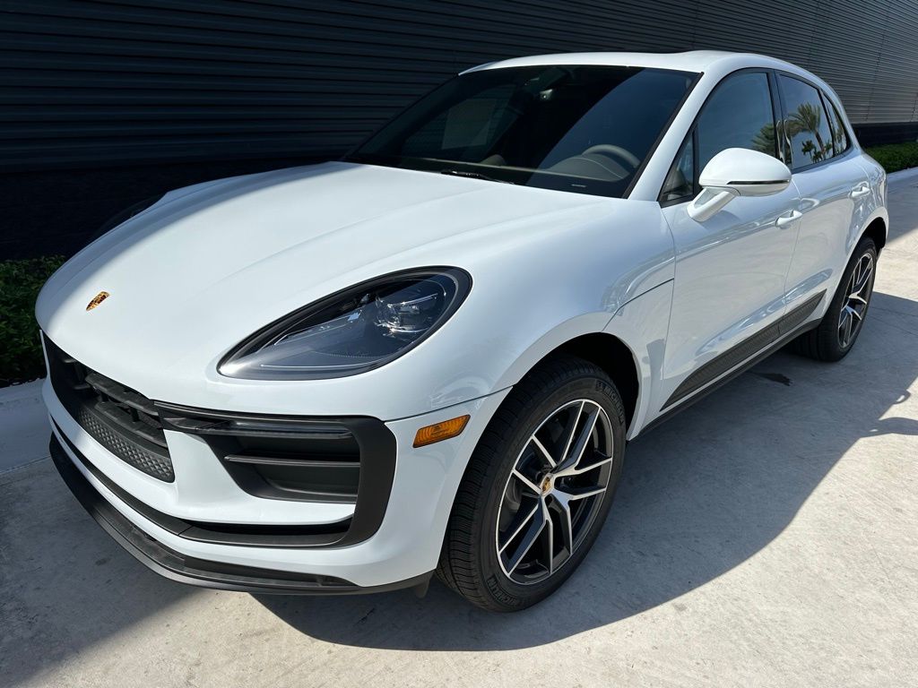 Thumbnail: 2025 Porsche Macan - 6