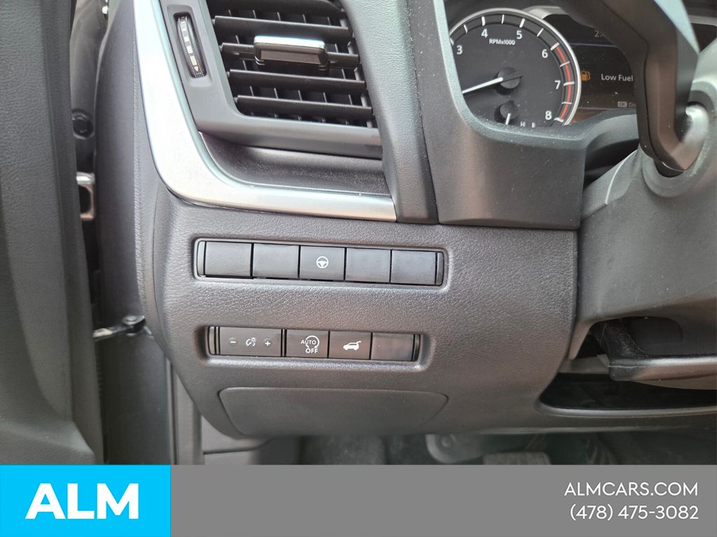 Used 2025 Gray Nissan SV image 29