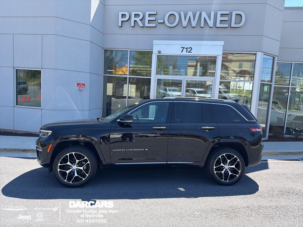 Diamond Black Crystal Pearlcoat 2023 Jeep Grand Cherokee Summit 4WD SUV / Crossover Four-Wheel Drive 8-Speed Automatic