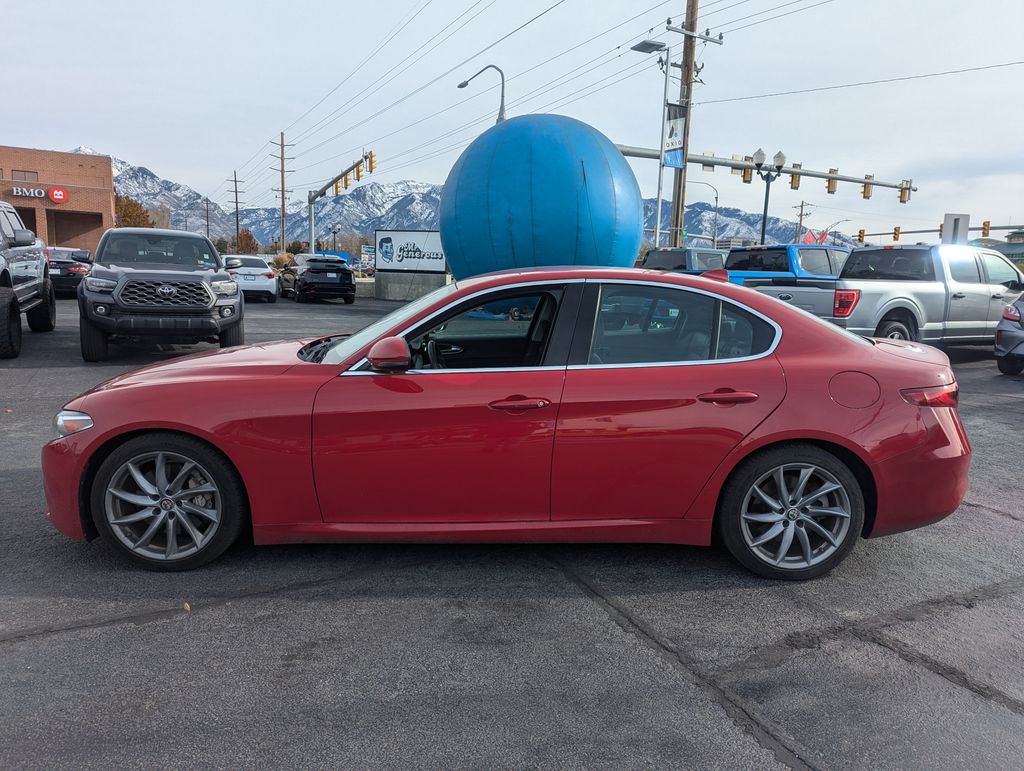 2018 Alfa Romeo Giulia Base 8