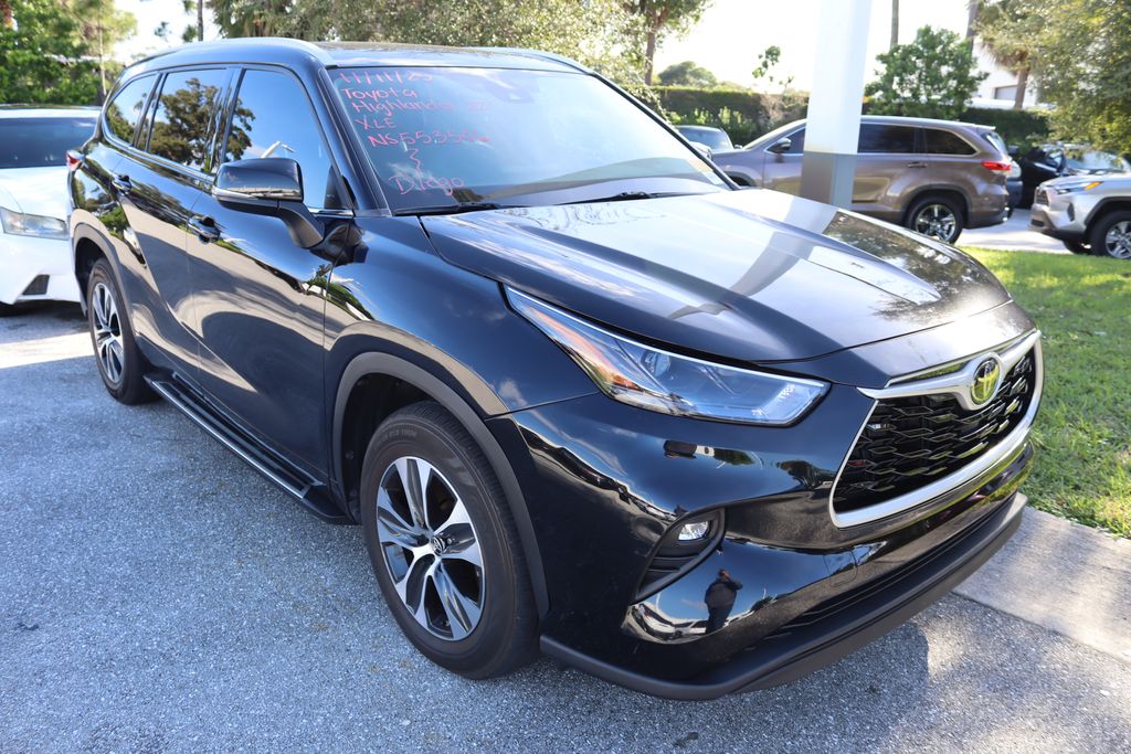 Thumbnail: 2022 Toyota Highlander - 6